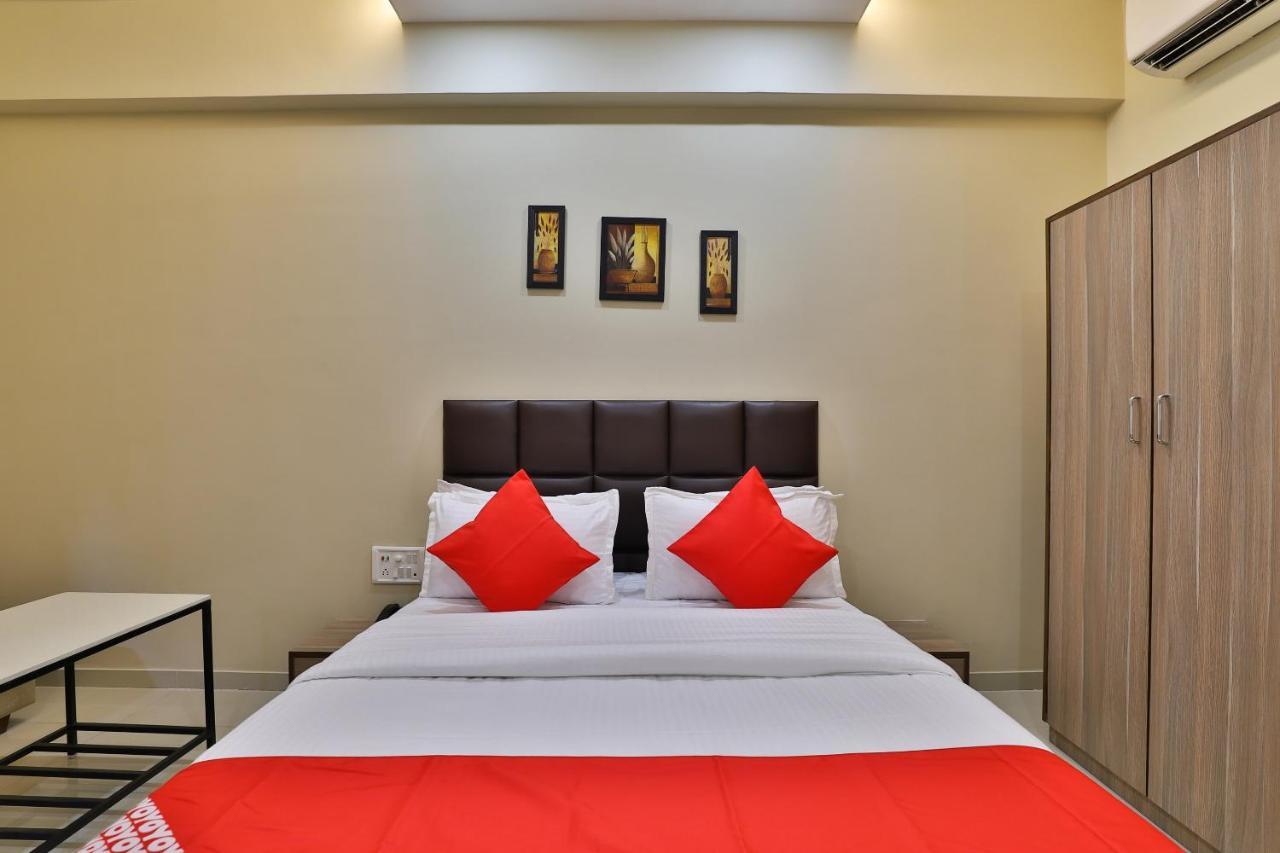 Oyo 28429 Hotel Citadel Szúrat Kültér fotó